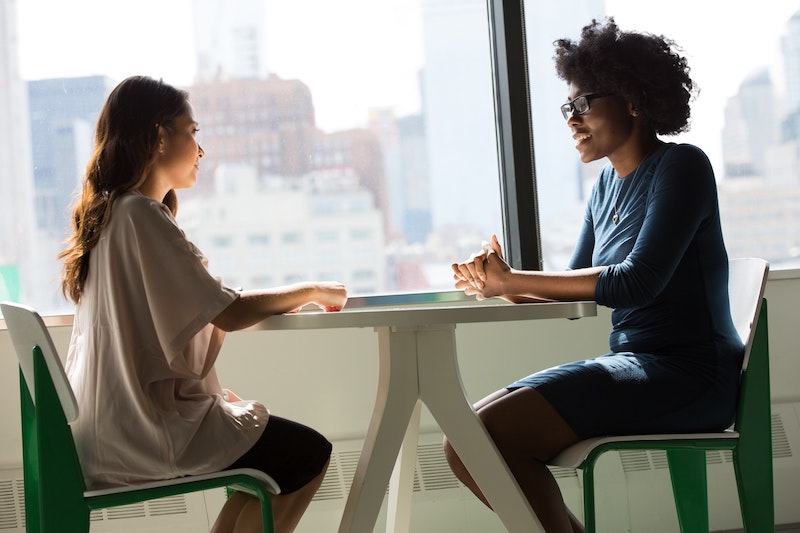 Konflikte im Beruf klären: Suchen Sie das persönliche Gespräch!
